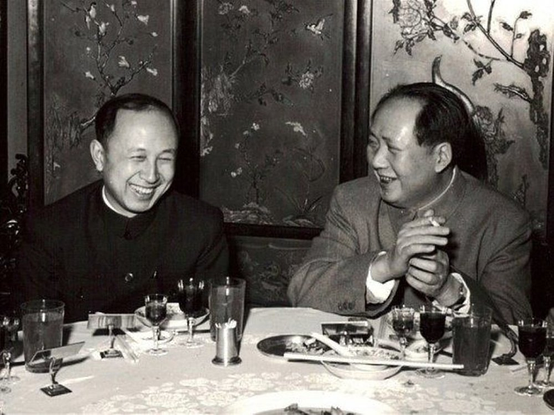 Illustration for article titled Vetar a Huawei es el segundo gran error de la historia de EEUU con China. El primero se llamó Qian Xuesen